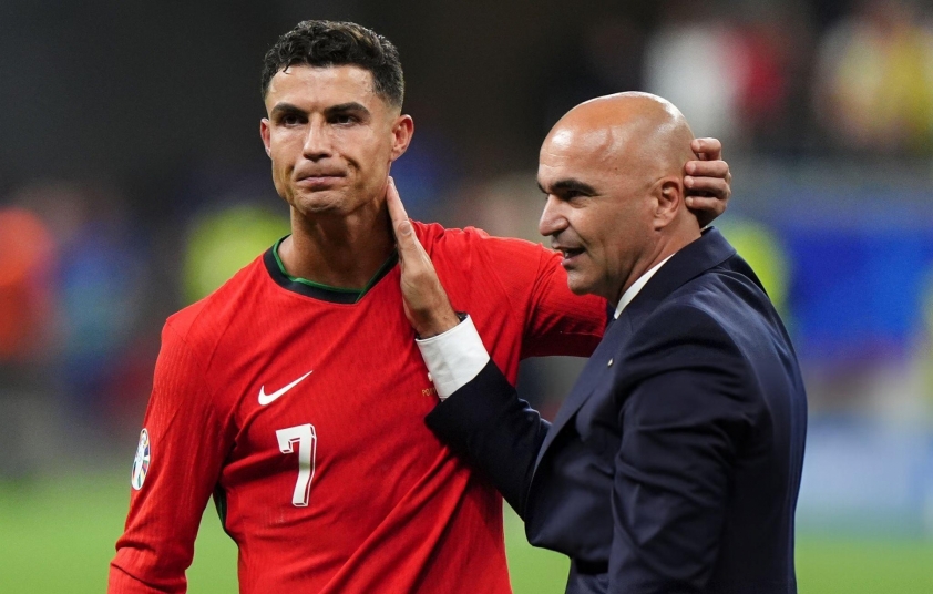 HLV Bồ Đào Nha tuyên bố thẳng: 'Ronaldo quá hoàn hảo' 541489