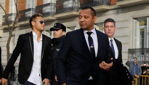 Neymar cmua lại Santos, làm ông chủ kiêm cầu thủ-556627